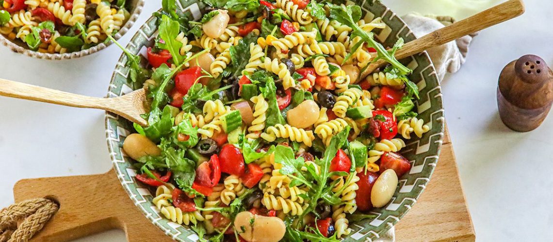 Vegan pastasalade met groenten