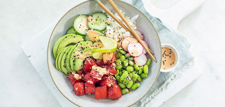 Kommetje met pokebowl met watermeloen